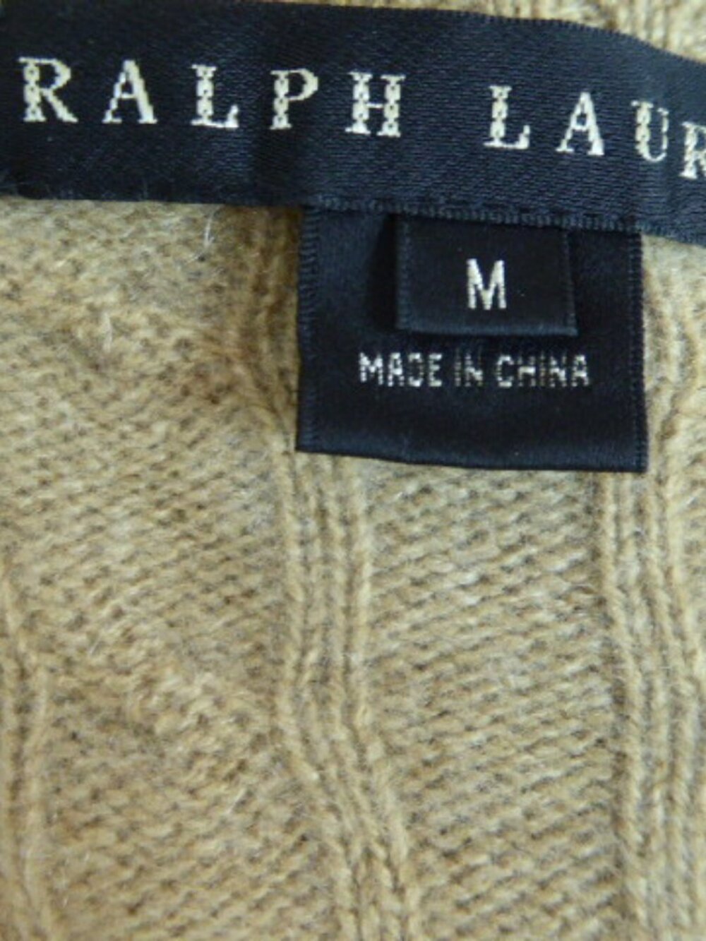 Ralph Lauren Black label 100% Cashmere camel cable v neck sweater M - Picture 5 of 5
